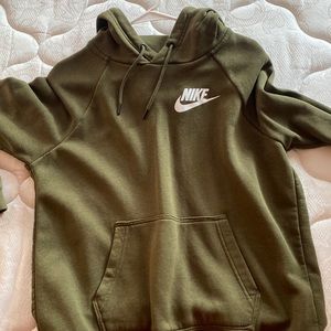 NIKE army green pullover hoodie